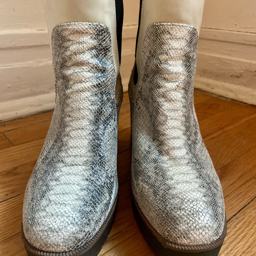 Snakeskin boots - Picture 2 of 5